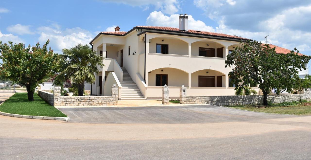 Apartmani Diana Novigrad Istria Kültér fotó